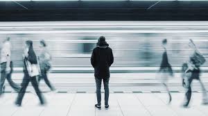 Психологические механизмы одиночества в толпе